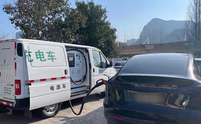 西和汽车搭电
